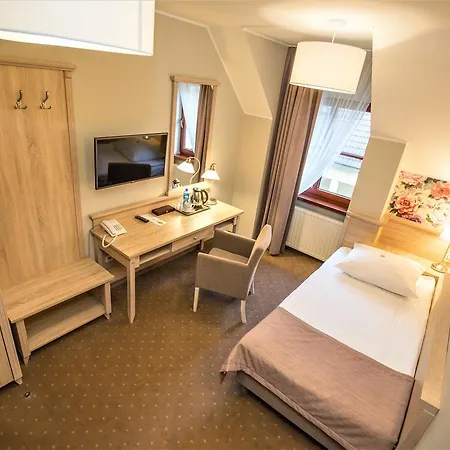 Hotel I Restauracja Pod Szyszkami 3*